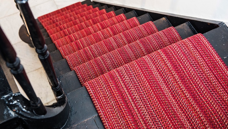 Pose de tapis d’escalier Paris – Pose de moquette d’escalier Paris